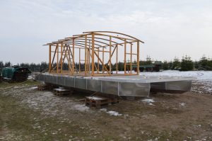 Das neue Floß (Driftholt II) - Das Grundgerüst des Häuschens ist fertig.