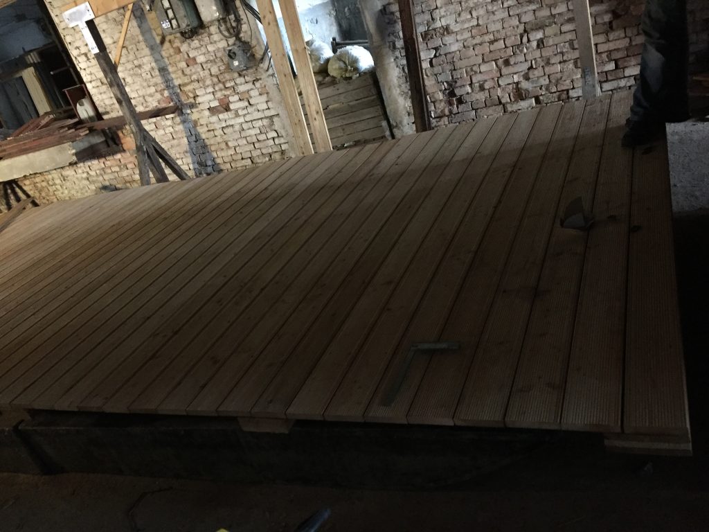 neues Deck auf dem Floß | Driftholt Floß- und Kanuverleih