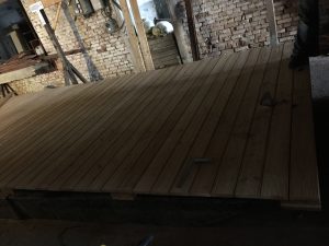 neues Deck auf dem Floß